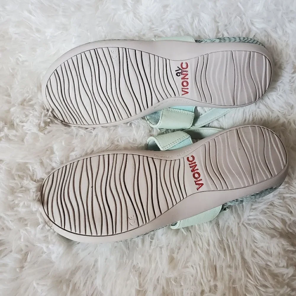 Vionic women sandals